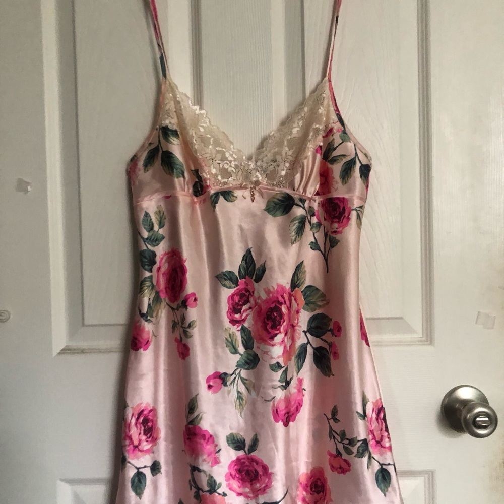 Thalia Sodi Pink and Green Chemise with Floral Elegance